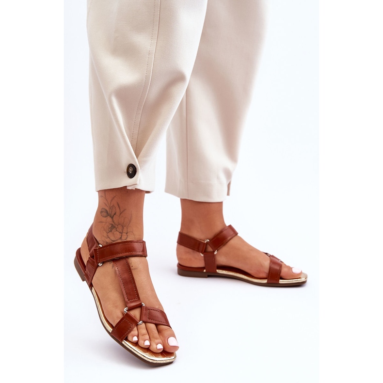 Sandália feminina Camel Lissa plana com velcro marrom 2