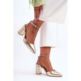 Sapatilha de Couro com Tira Decorativa Lirosa Dourada dourado 1