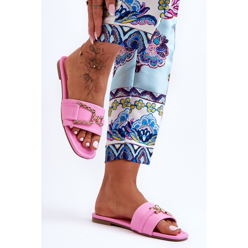 Chinelos clássicos femininos com decoração rosa impressionante 1