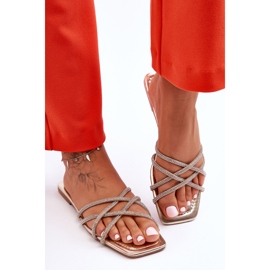 Chinelos femininos com listras e strass dourado Leomi 2