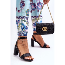 Sandálias Femininas Clássicas no Salto Preta Treada preto 1