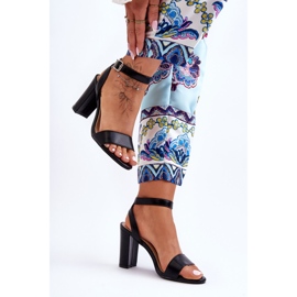 Sandálias Femininas Clássicas no Salto Preta Treada preto 2