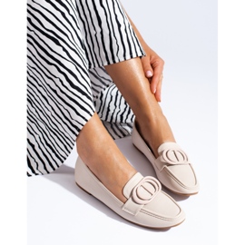 Mocassins femininos elegantes em bege Shelovet 1