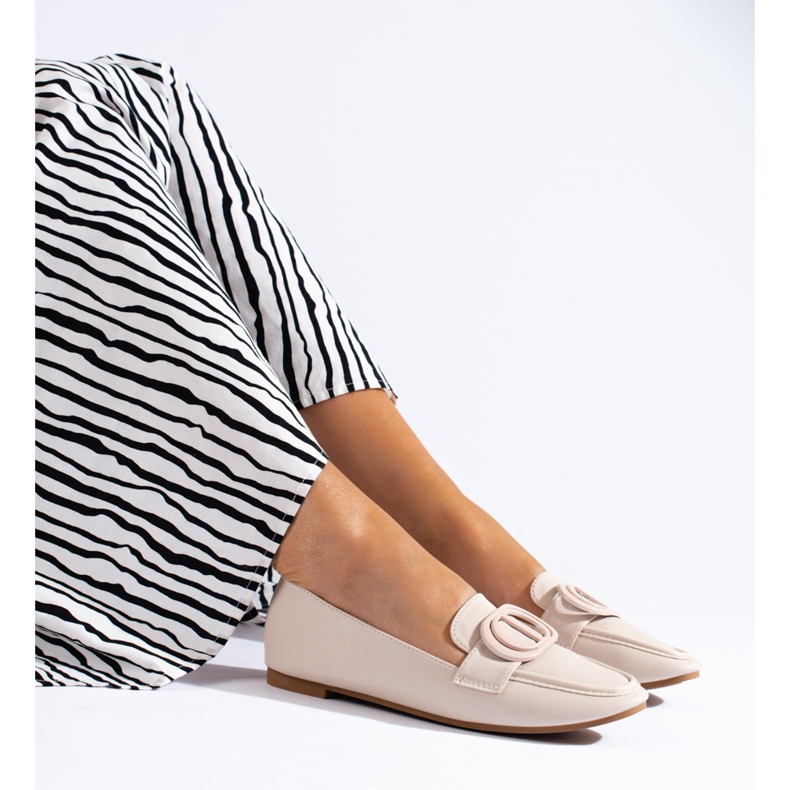 Mocassins femininos elegantes em bege Shelovet 2