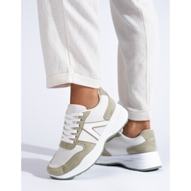 Tênis esportivo feminino bege e branco da Shelovet 1