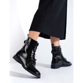 Trabalhadores lacados a preto Shelovet 1