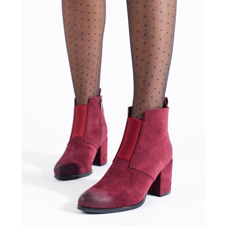 Botas castanhas de senhora num poste com elástico Shelovet vermelho 1