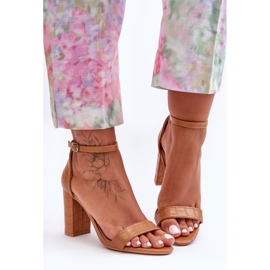 Sandálias On A Pole Snake Padrão Marrom Hacia 1