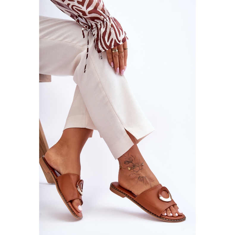 Chinelos femininos marrons com enfeites de xerez marrom 1