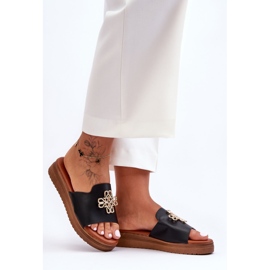 PG1 Chinelos femininos pretos plataforma azera com decoração 1