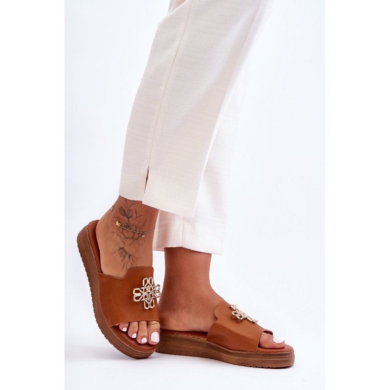PG1 Chinelos plataforma de couro feminino com decoração marrom azera 2