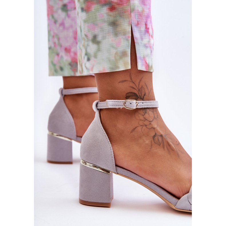 Sandália trançada de camurça cinza Essenza 2