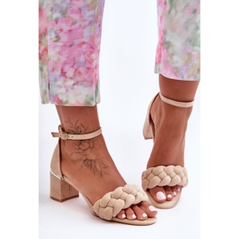 Sandália trançada de camurça bege Essenza 1