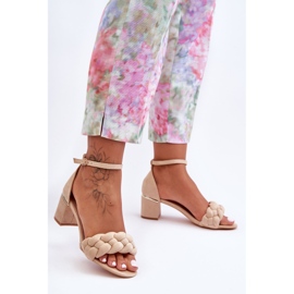 Sandália trançada de camurça bege Essenza 2