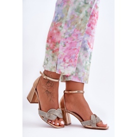 Sandália de salto baixo com strass ouro rosa Monra dourado 1