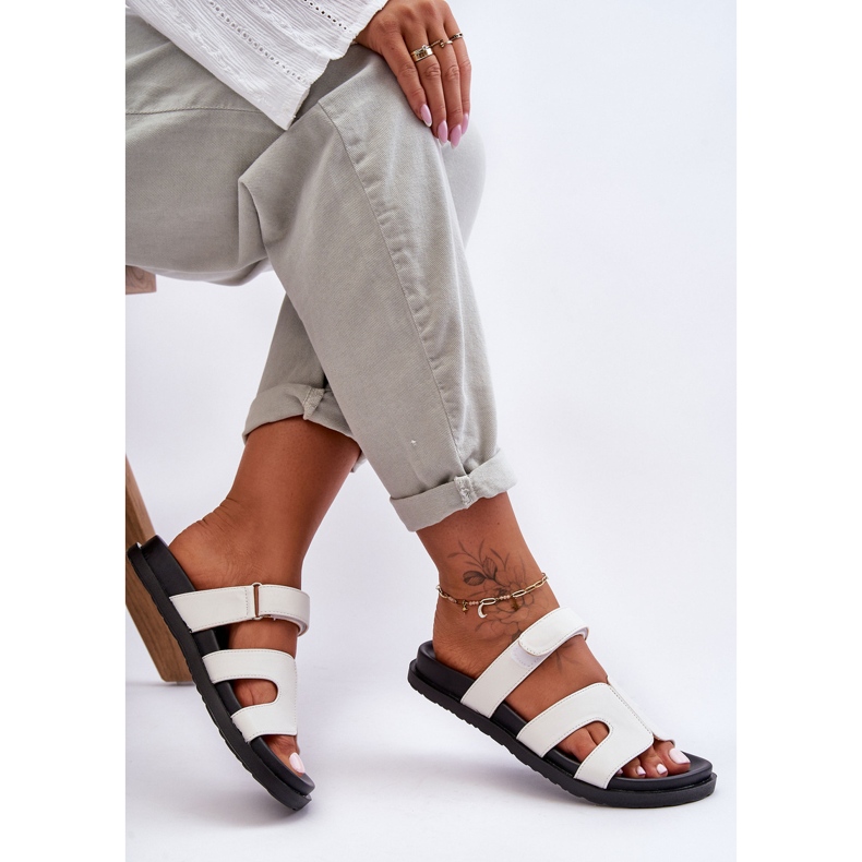 Chinelos femininos clássicos de couro com velcro branco Amedon 1