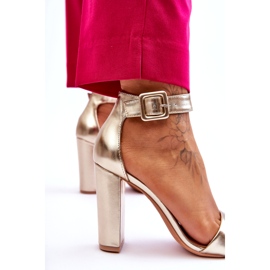 Sandálias de salto alto metálicas douradas dourado 2