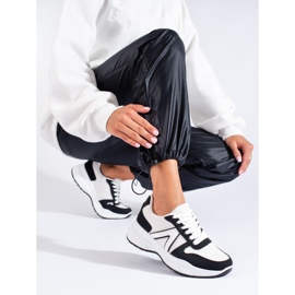 Tênis esportivo feminino bege e branco da Shelovet preto 1