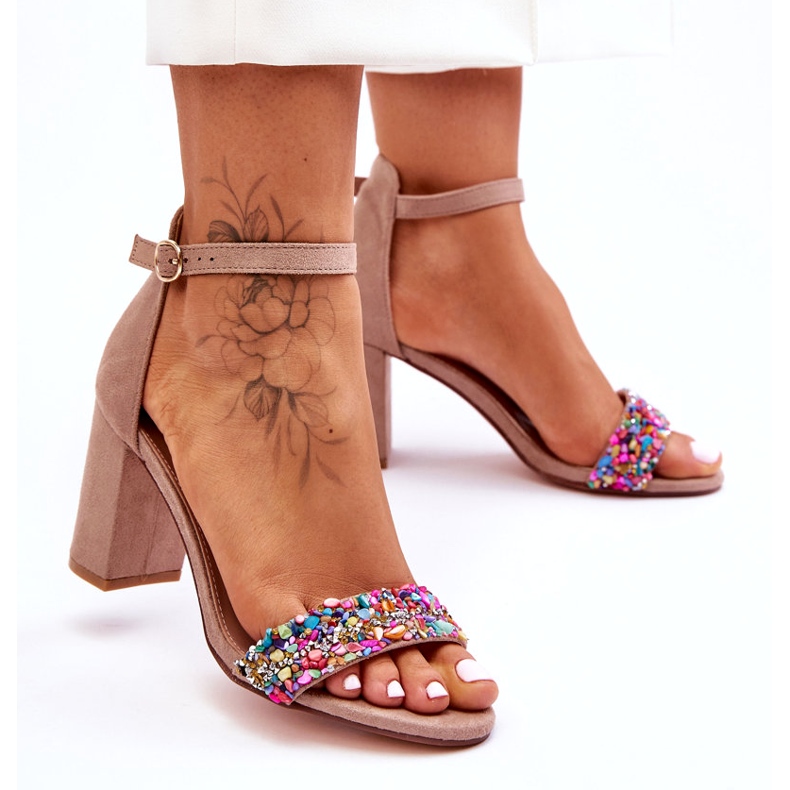 Sandálias de salto alto da moda com pedras decorativas bege Love Me 4