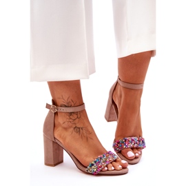 Sandálias de salto alto da moda com pedras decorativas bege Love Me 3