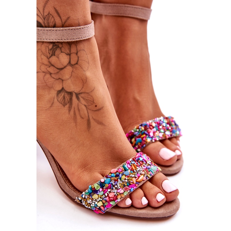 Sandálias de salto alto da moda com pedras decorativas bege Love Me 1