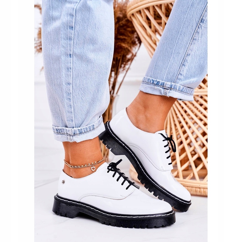 Sapatos de couro feminino Oxford Maciejka White Varnished 04087-11 branco 1