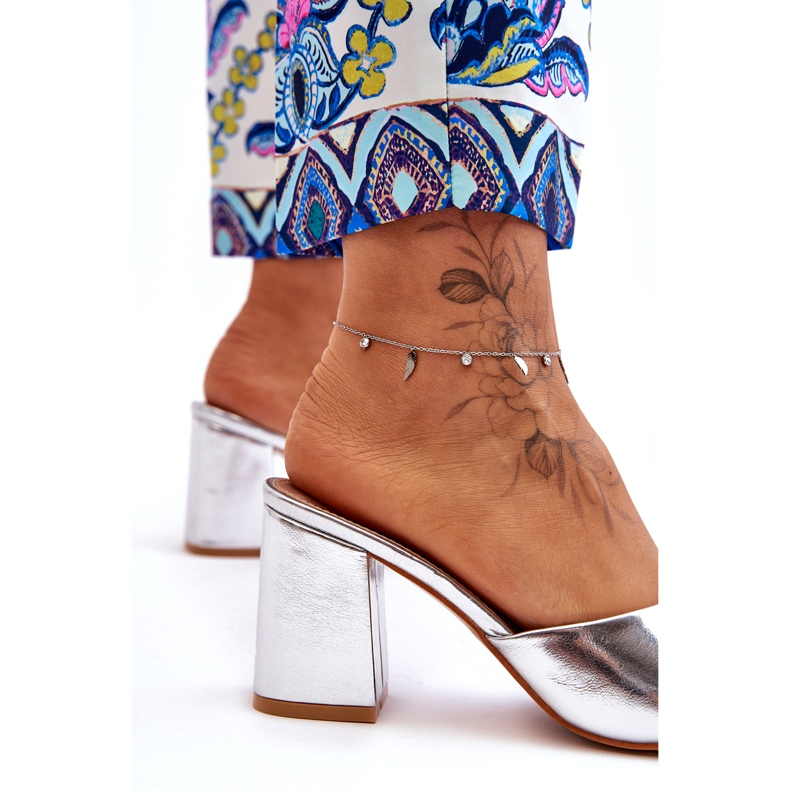 Chinelos de couro ecológico de prata 4