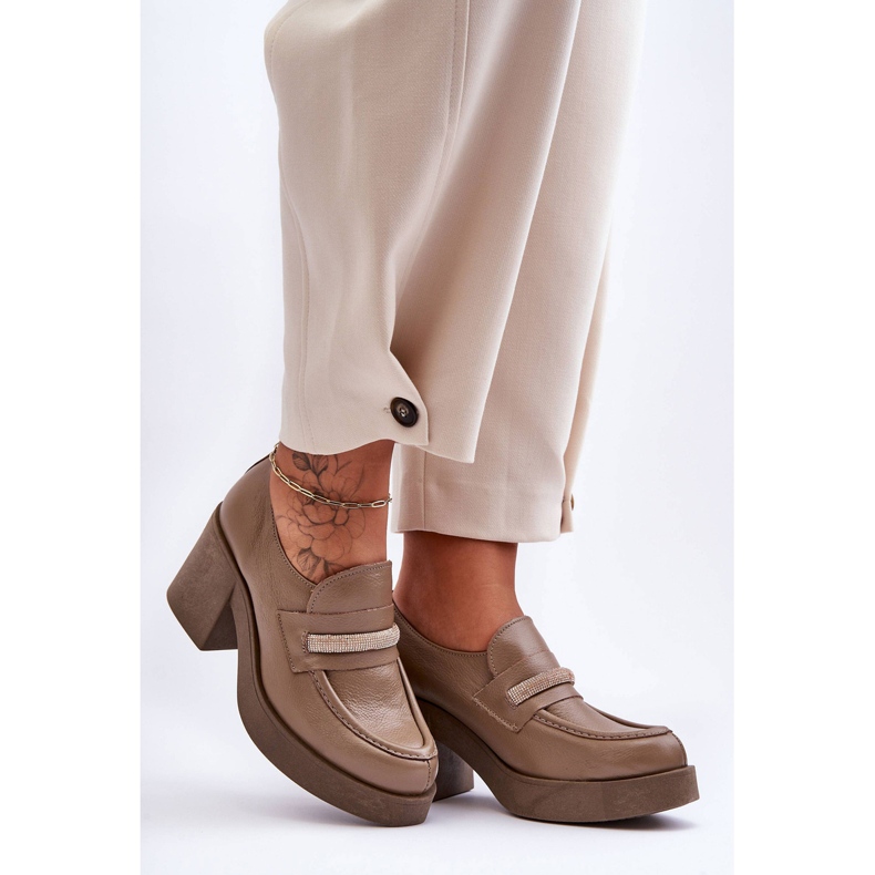 Lemar Brogues de couro no calcanhar com decoração bege escuro Gelanor 1