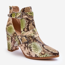 Botas da moda no salto com recortes bege-verde suelo 1