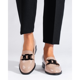 Sapatos de senhora bege lacados com fivela Vinceza 1