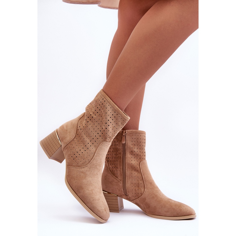 PG1 Botas de salto alto vazadas de camurça bege escuro pérolas 2