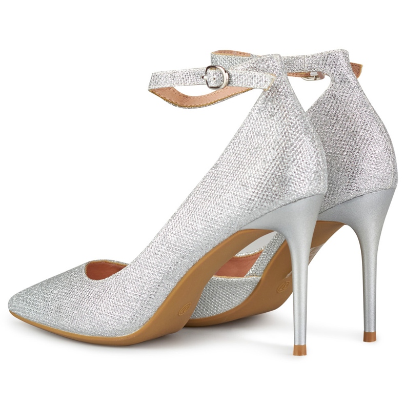 Pinos de prata brilhantes presos no tornozelo 1 Pinos de prata brilhantes presos no tornozelo 1