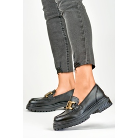 Mocassim preto com fivela dourada 2 Mocassim preto com fivela dourada 2