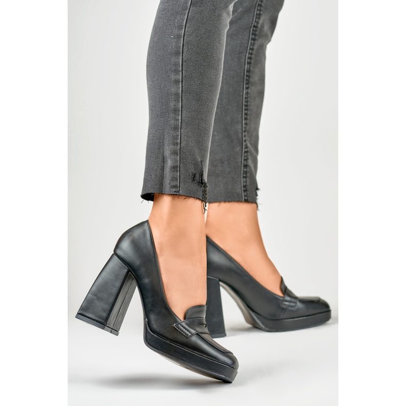 Mocassins da moda em postes altos e largos preto 2 Mocassins da moda em postes altos e largos preto 2