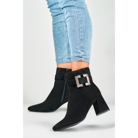Botas pretas de senhora com fivela decorativa preto 2