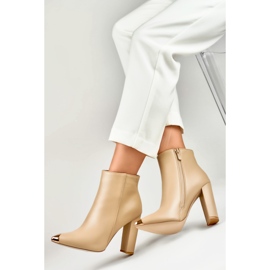 Botas de senhora bege escuro com tachas decorativas 2
