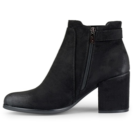 Botas pretas de senhora com fivela preto 2