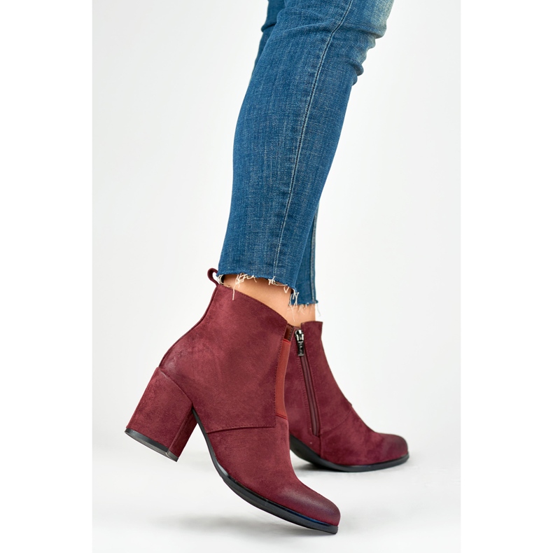 Botas femininas elásticas cor de vinho no poste vermelho 2