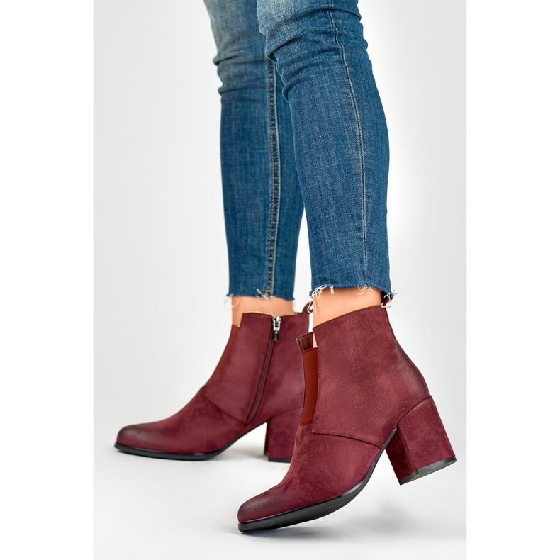 Botas femininas elásticas cor de vinho no poste vermelho 1