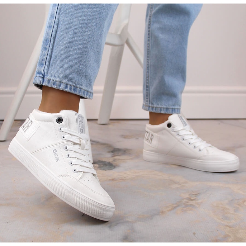 Tênis isolado branco Big Star EE274352 2