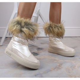 Botas femininas de neve na plataforma com pele bege Big Star MM274380 2 Botas femininas de neve na plataforma com pele bege Big Star MM274380 2