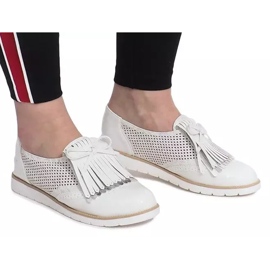 Mocassins brancos com franjas Pamole 2