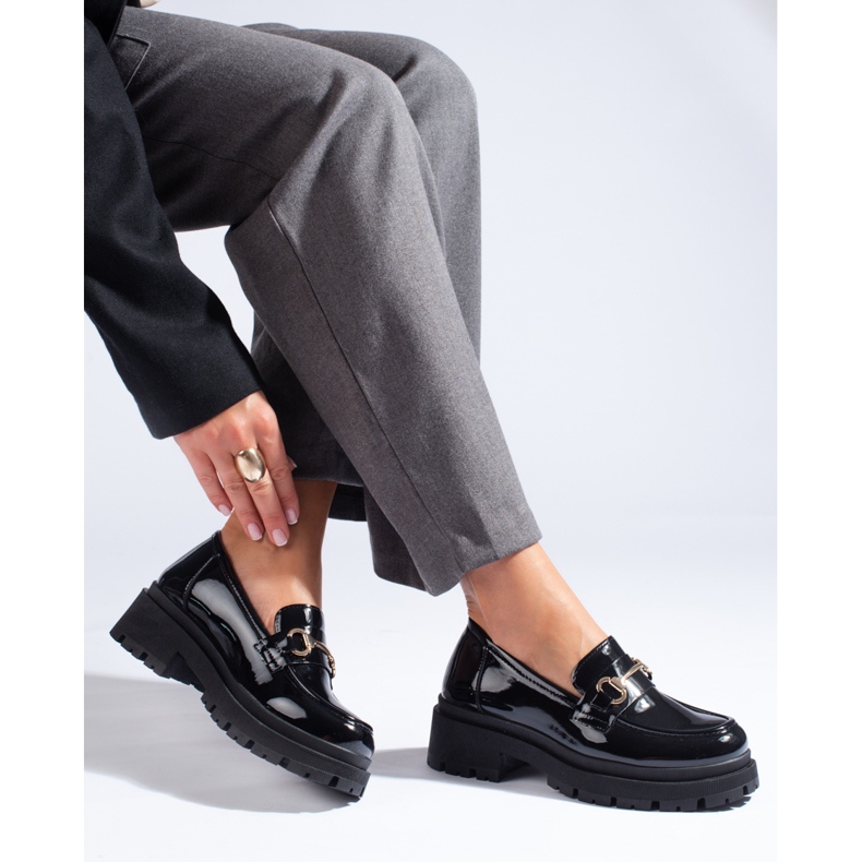 Mocassim Shelovet de couro envernizado com solado grosso preto 1