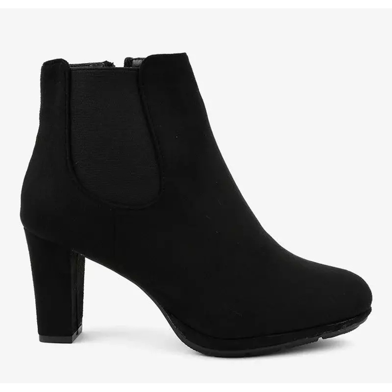 Botins pretos no poste F156-2 2 Botins pretos no poste F156-2 2