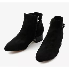 Botas pretas com um pequeno poste da Brizaris preto 2
