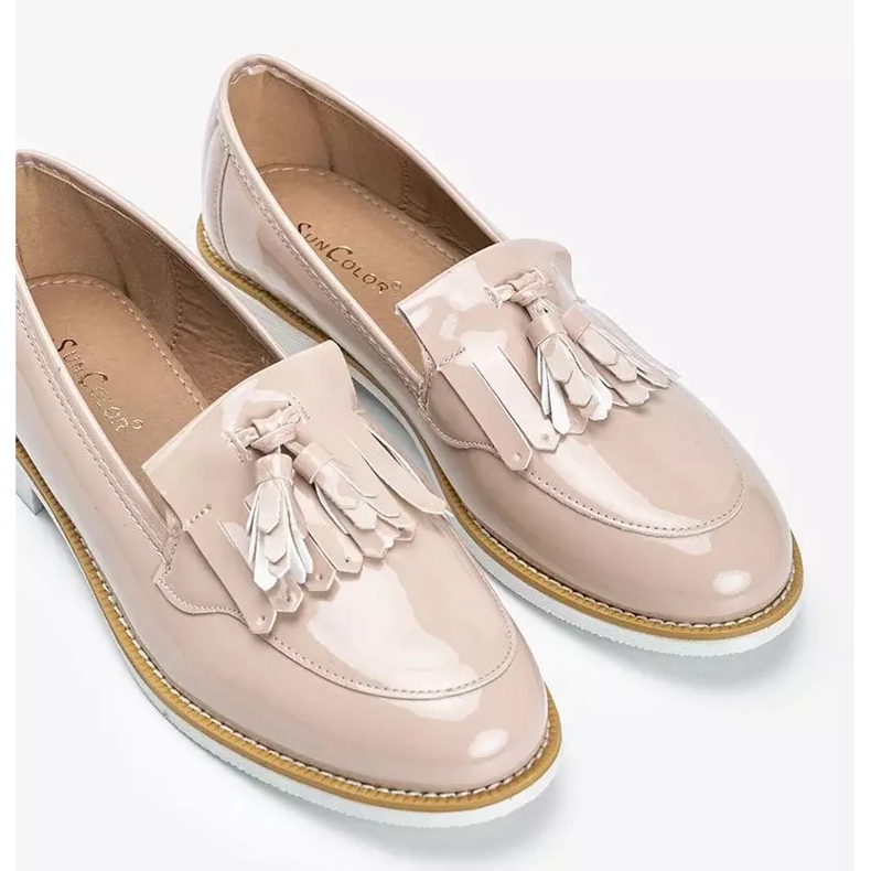 Sapatos laqueados bege com franjas Lorena 1