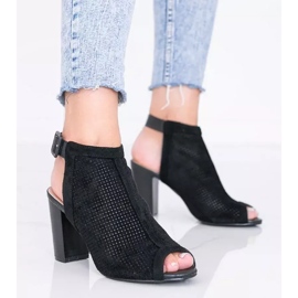 Sandálias pretas com orifícios no poste Veronika preto 1