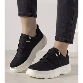 Tênis esportivos pretos com sola alta Luna 1