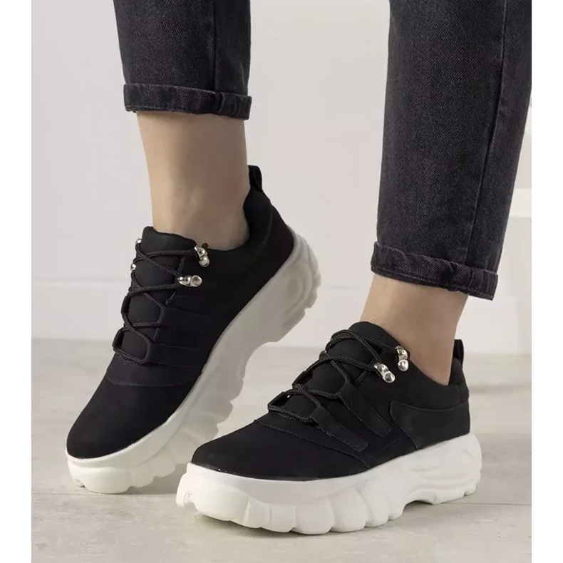 Tênis esportivos pretos com sola alta Luna 1