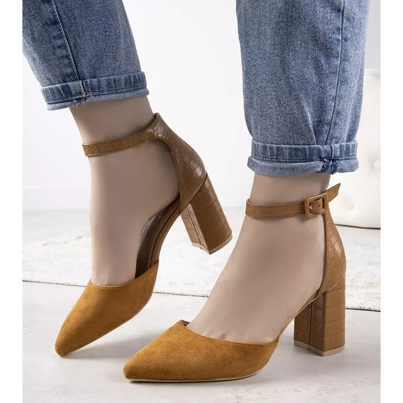 Bombas de camelo no posto de Natalie marrom 1